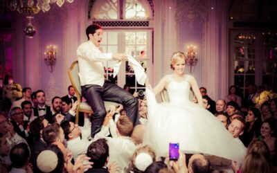 What To Know About Dancing The Hora At Jewish Weddings